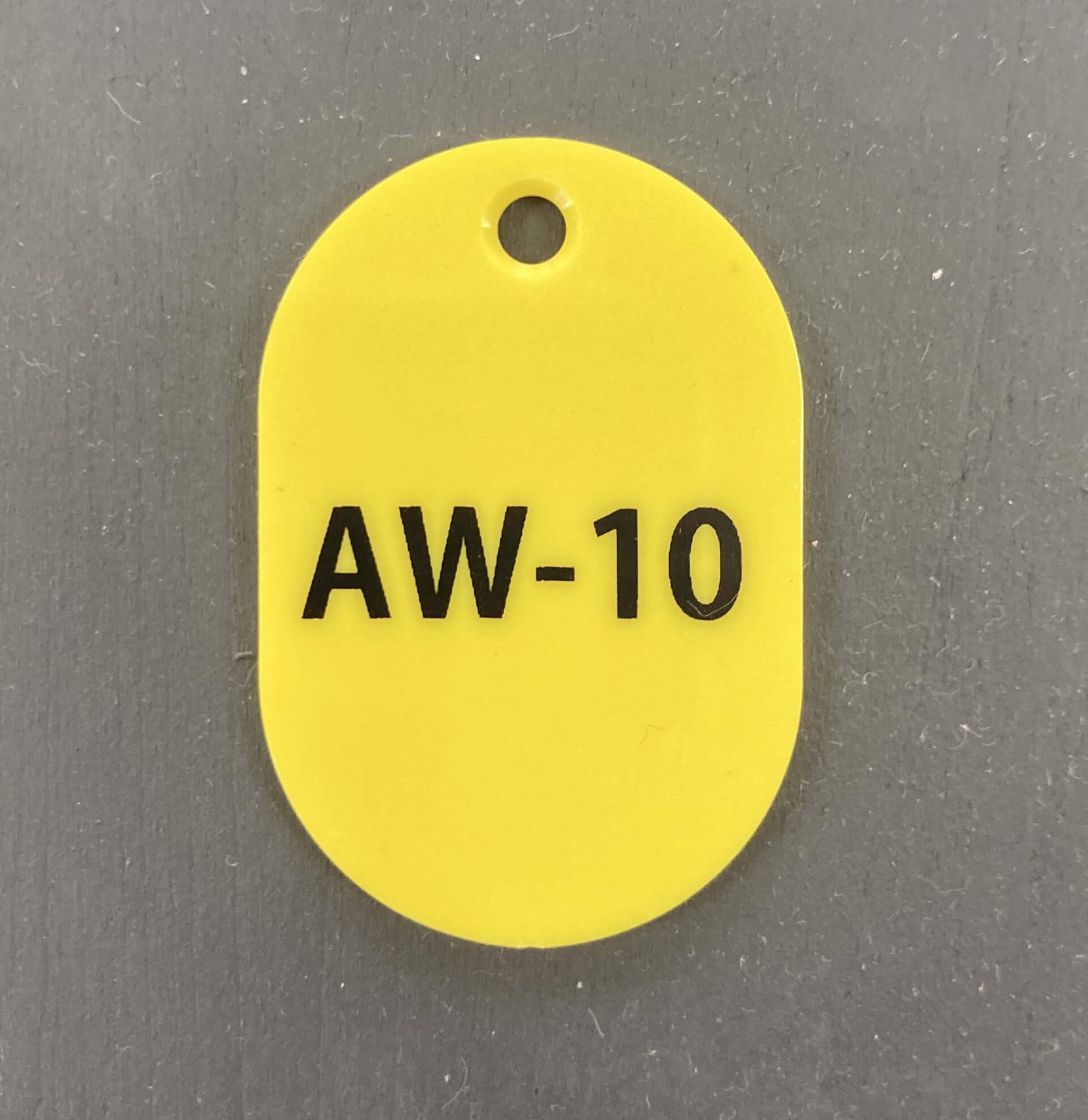 黄色の小判札に製品番号を印刷